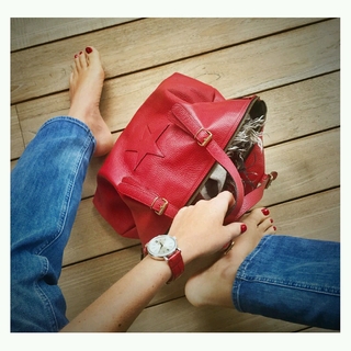 Alessia Marcuzzi feet photo thumbnail