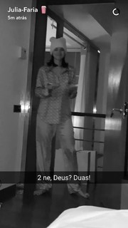 Bruna Marquezine feet photo thumbnail
