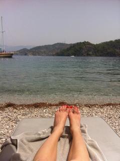 Phoebe Dynevor feet photo 4