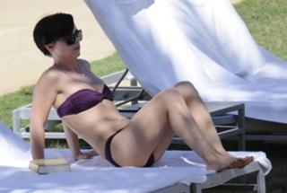 Christina Ricci feet photo thumbnail