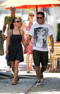 Christina Ricci feet photo thumbnail