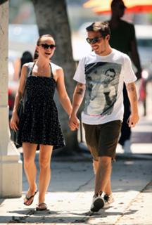 Christina Ricci feet photo thumbnail