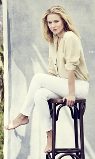 Kristen Bell feet photo thumbnail