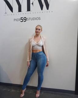 Iskra Lawrence feet photo thumbnail