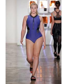 Iskra Lawrence feet photo thumbnail