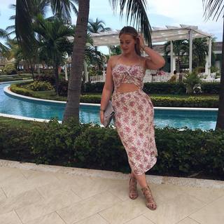 Iskra Lawrence feet photo thumbnail