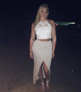 Iskra Lawrence feet photo thumbnail