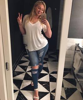 Iskra Lawrence feet photo thumbnail