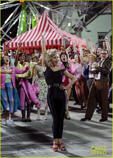 Julianne Hough feet photo thumbnail