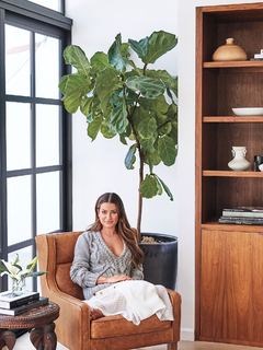 Lea Michele feet photo thumbnail