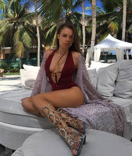 Xenia Tchoumitcheva feet photo thumbnail