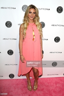 Lele Pons feet photo thumbnail