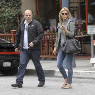 Gwyneth Paltrow feet photo thumbnail