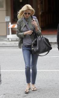 Gwyneth Paltrow feet photo thumbnail