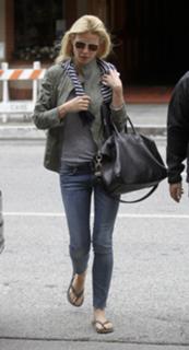 Gwyneth Paltrow feet photo thumbnail