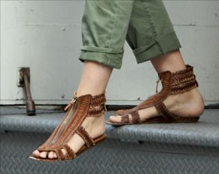 Gwyneth Paltrow feet photo thumbnail