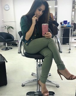 Carla Diaz feet photo thumbnail