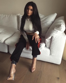 Kylie Jenner feet photo thumbnail