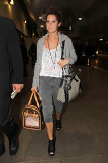 Ashley Tisdale feet photo thumbnail