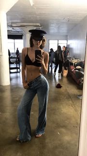 Alexis Ren feet photo thumbnail