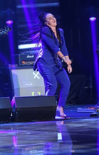 Ewa Farna feet photo thumbnail