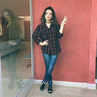 Kéfera Buchmann feet photo thumbnail