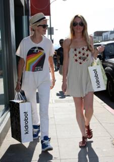 Lindsay Lohan feet photo thumbnail