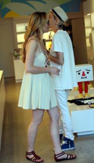 Lindsay Lohan feet photo thumbnail