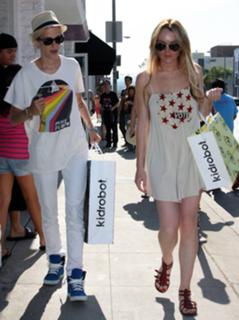 Lindsay Lohan feet photo thumbnail