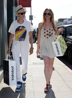 Lindsay Lohan feet photo thumbnail