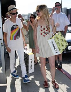 Lindsay Lohan feet photo thumbnail