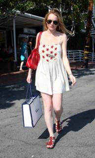 Lindsay Lohan feet photo thumbnail