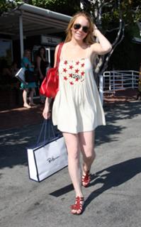Lindsay Lohan feet photo thumbnail