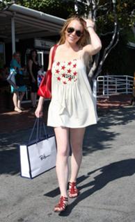Lindsay Lohan feet photo thumbnail