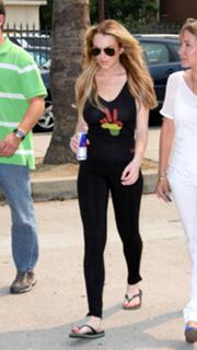 Lindsay Lohan feet photo thumbnail