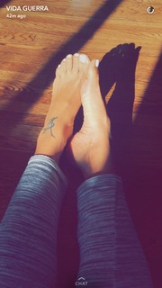 Vida Guerra feet photo thumbnail
