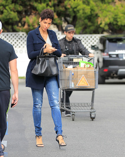 Nicole Murphy feet photo thumbnail