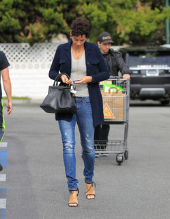 Nicole Murphy feet photo thumbnail