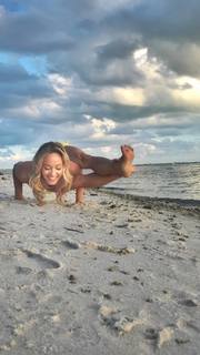 Kino MacGregor feet photo thumbnail