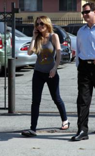 Lindsay Lohan feet photo thumbnail