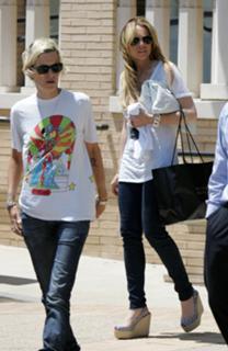 Lindsay Lohan feet photo thumbnail