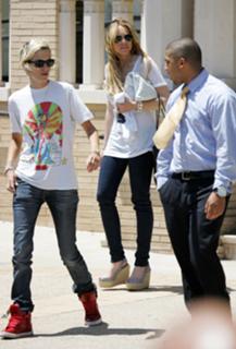 Lindsay Lohan feet photo thumbnail