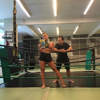 Sabrina Sato feet photo thumbnail