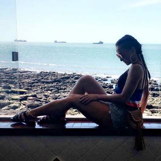 Sabrina Sato feet photo thumbnail