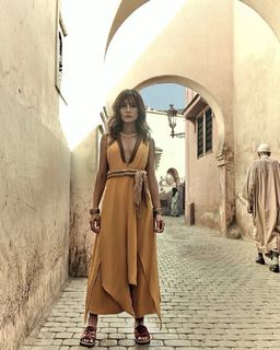 Sabrina Sato feet photo thumbnail