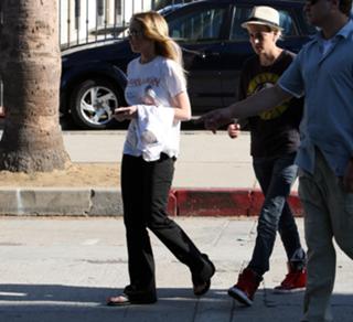 Lindsay Lohan feet photo thumbnail