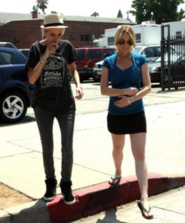Lindsay Lohan feet photo thumbnail