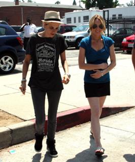 Lindsay Lohan feet photo thumbnail