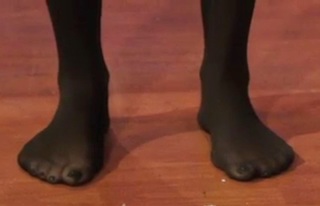 Kelly Ripa feet photo thumbnail