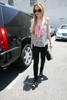 Lindsay Lohan feet photo thumbnail